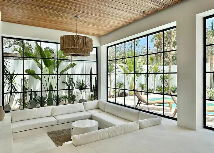 Melrose X The Young Villa Uluwatu