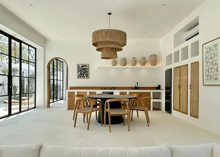 Melrose X The Young Villa Uluwatu